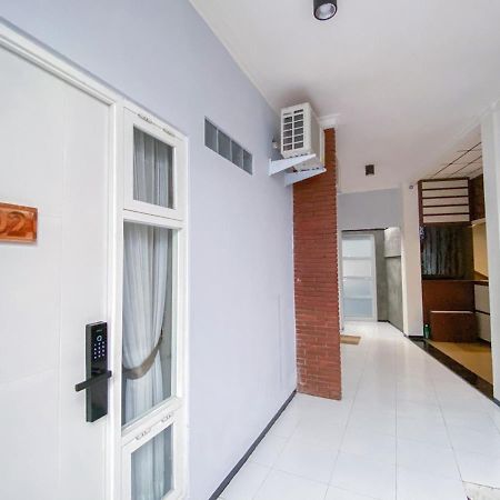 Reddoorz Syariah At Mitra Guest House Malang Extérieur photo