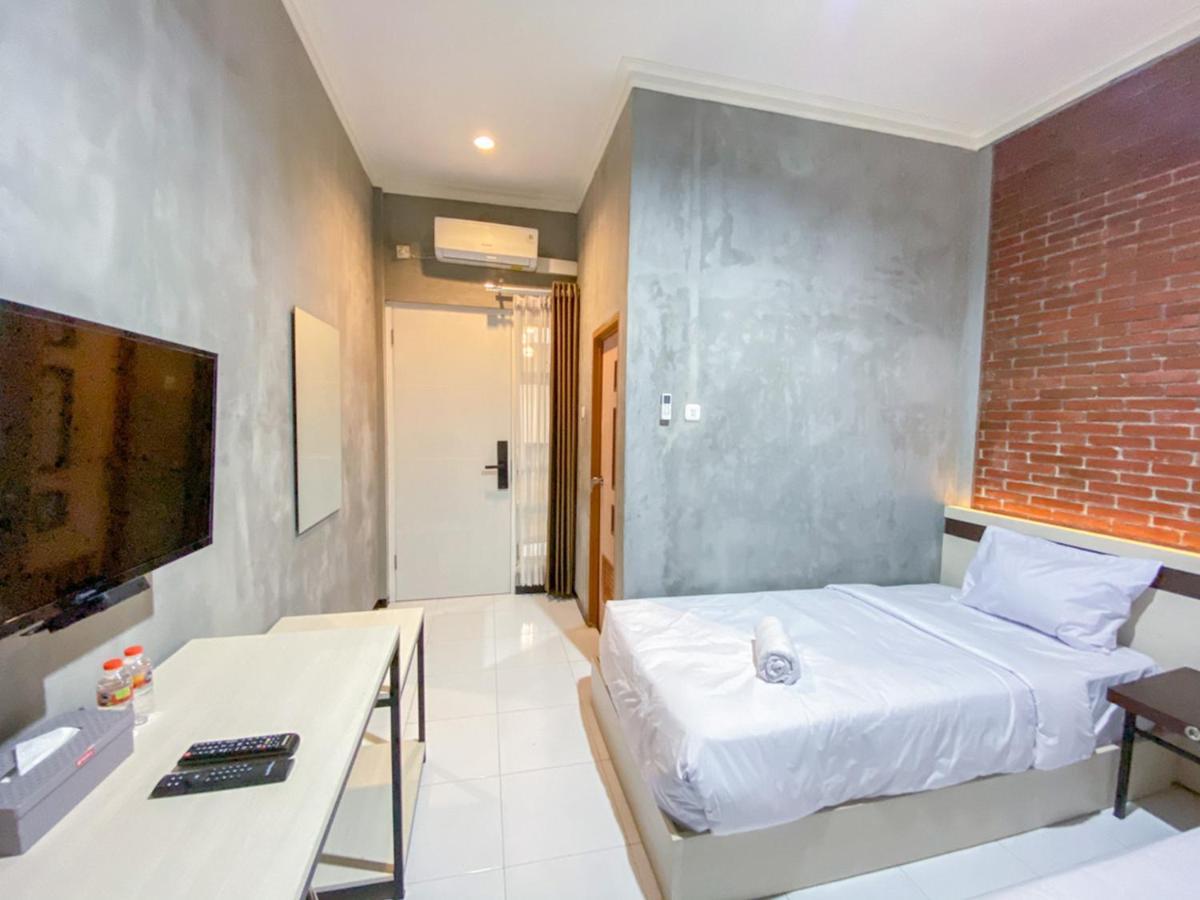 Reddoorz Syariah At Mitra Guest House Malang Extérieur photo