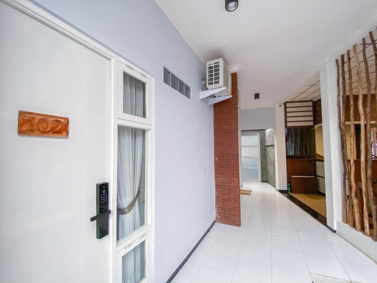 Reddoorz Syariah At Mitra Guest House Malang Extérieur photo